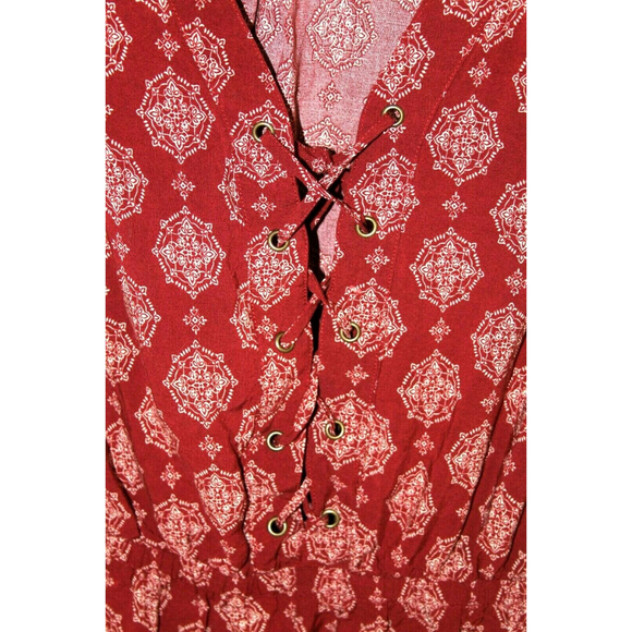 Forever 21 Maroon Short Romper Jumper Sz Medium Tie Front Cross String Closure - Picture 4 of 5